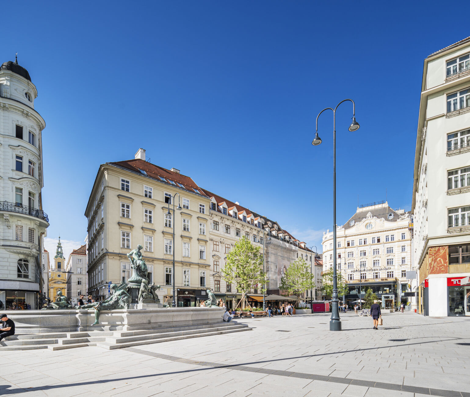 Die vor Kurzem abgeschlossenen Umbauarbeiten am Neuen Markt 14/Seilergasse 19, 1010 Wien haben den Platz stilvoll aufgewertet.