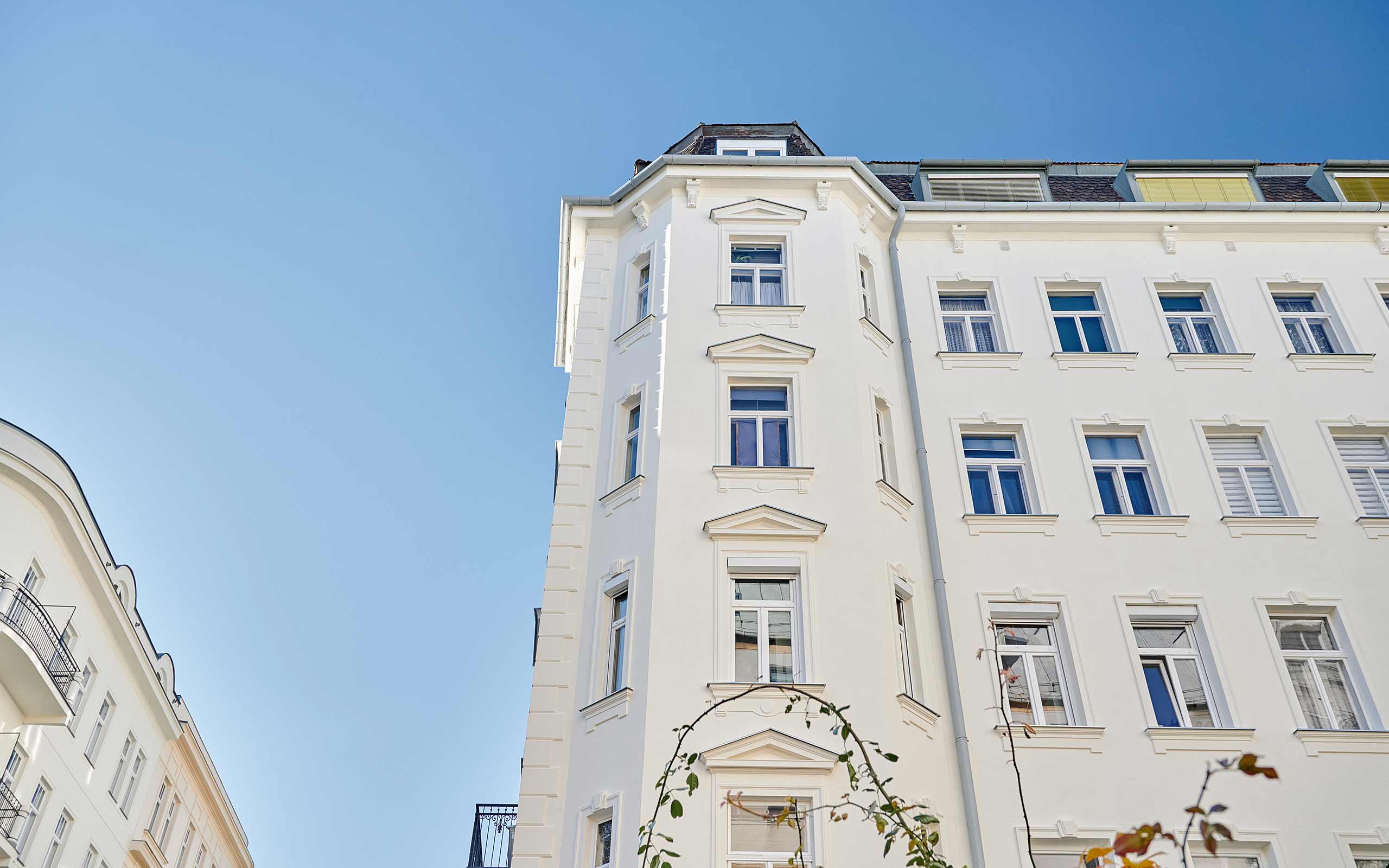 Prunkvolle und restaurierte Fassade des Altbauprojekts in der Seisgasse 18 1040 Wien