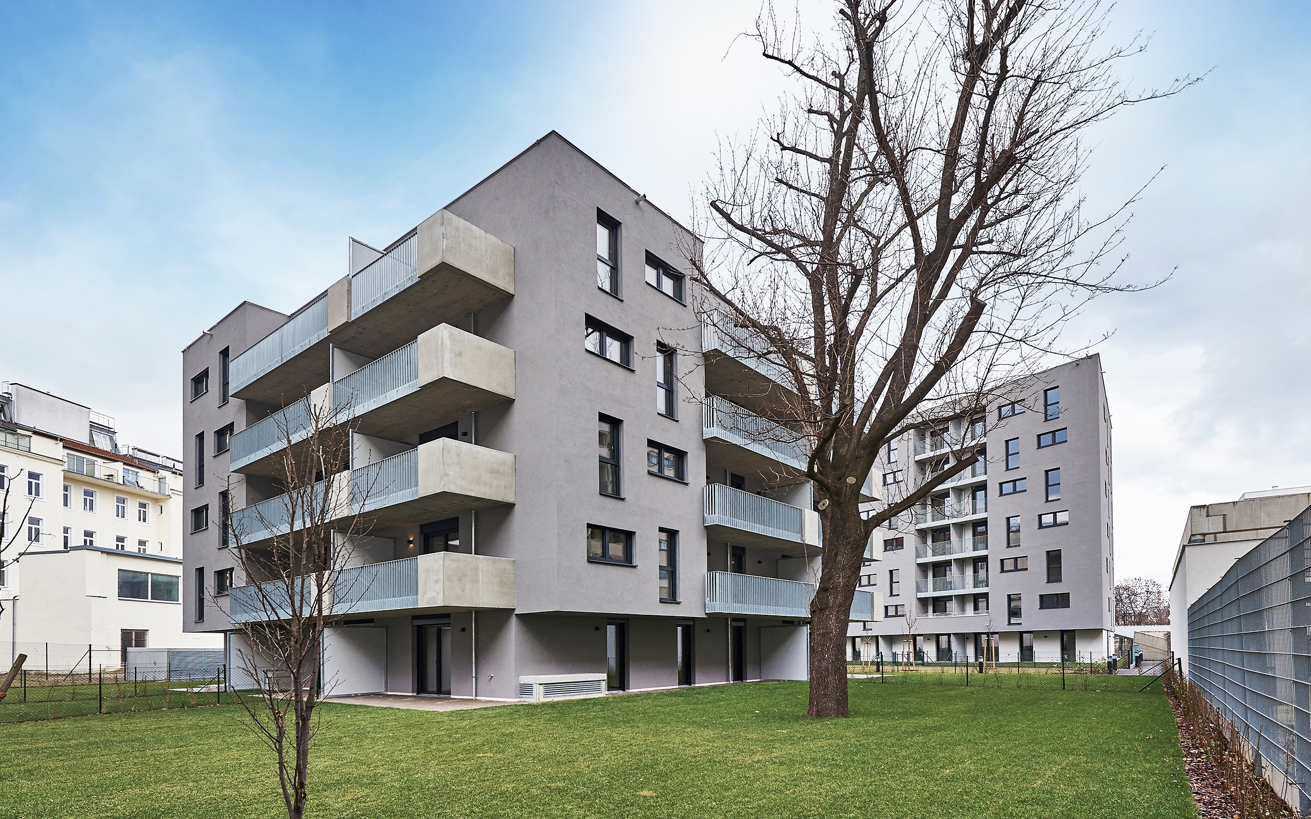Großzügige und schön gepflegte Freiflächen in der Dittmanngasse 4 1110 Wien