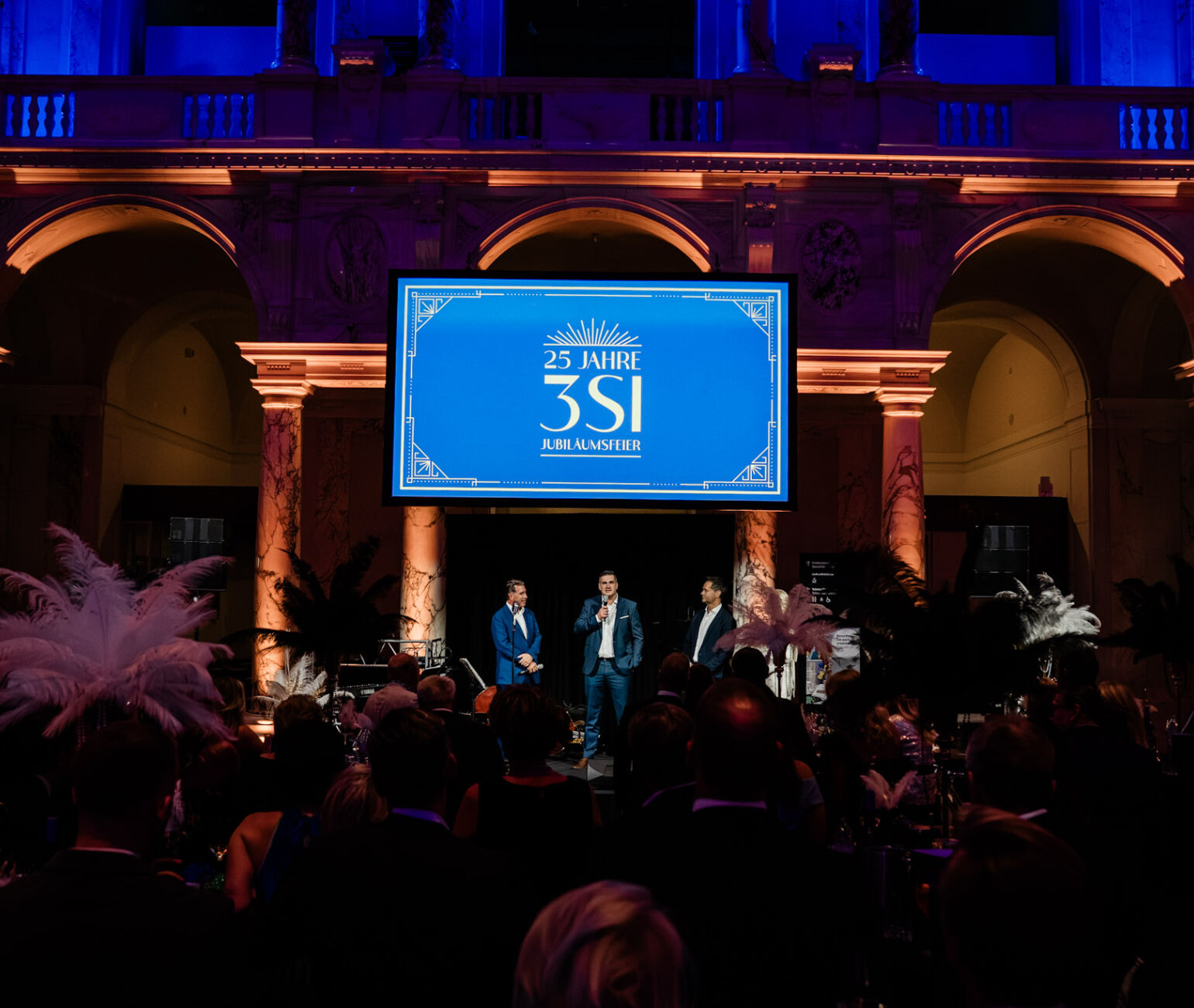 Festliche Stimmung im Weltmuseum Wien: Gäste feiern gemeinsam das 25-jährige Bestehen der 3SI Immogroup.