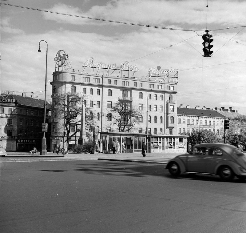 Das während des 2. Weltkriegs beschädigte Haus am Anfang der Mariahilfer Straße wurde in den 1950ern schmucklos wiedererrichtet. © Otto Simoner/ÖNB (1958)