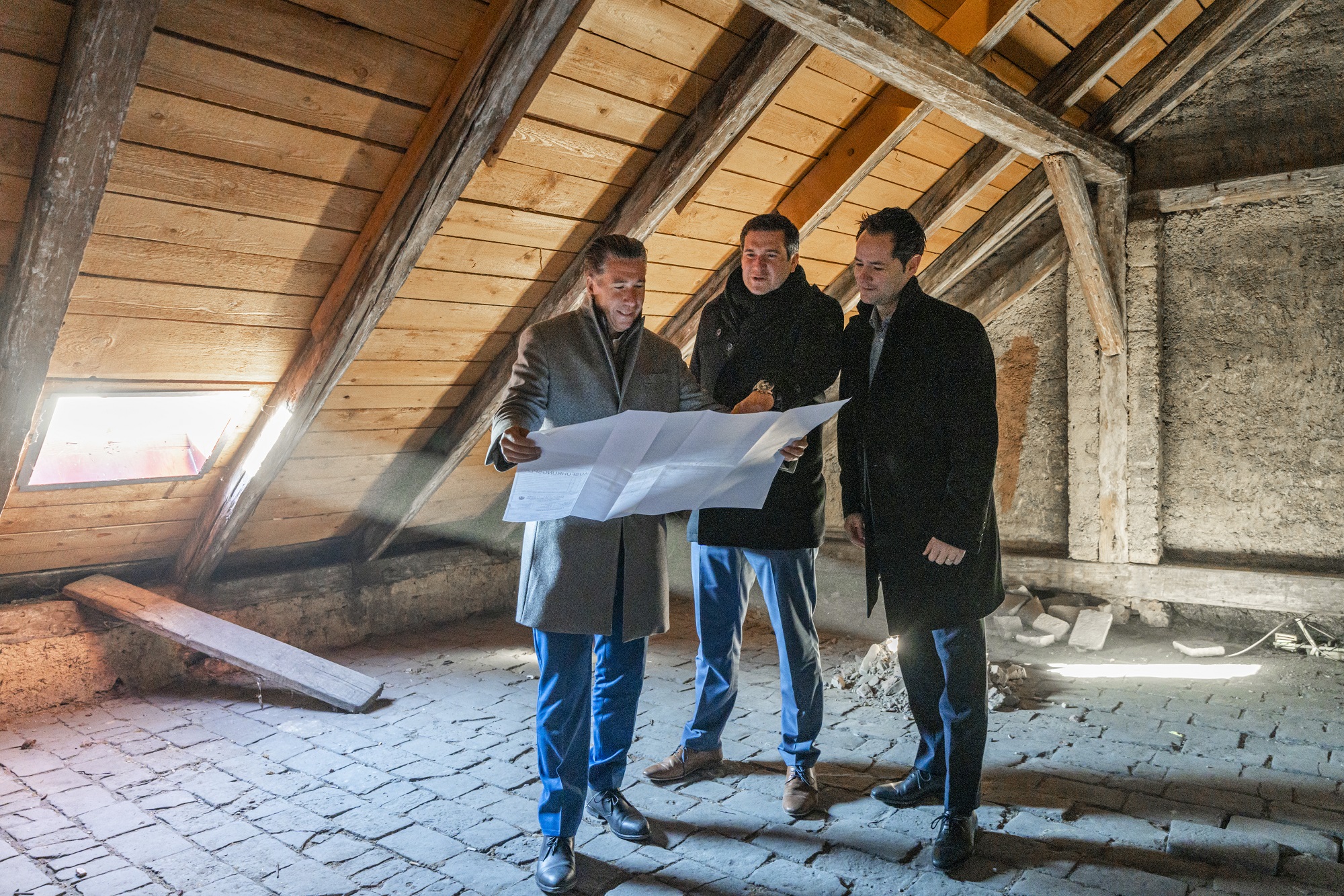 Michael Schmidt (GF 3SI Immogroup), Mario Pichler (Leitung Bauabteilung) und Gerhard Klein (GF 3SI Makler) (v.l.n.r.) haben große Pläne für das Haus in der Ehrenfelsgasse 12, 1120 Wien.