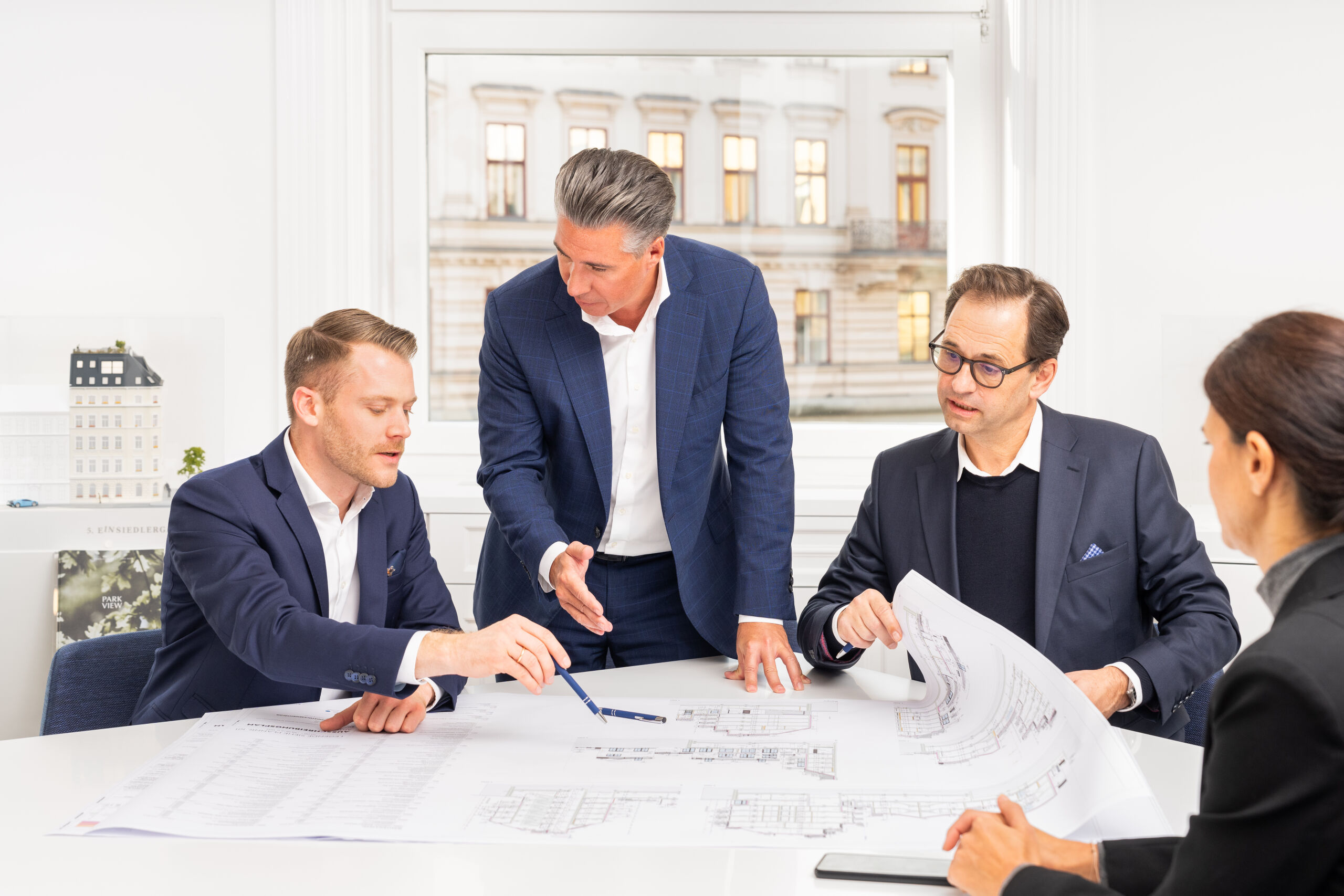Persönliche Beratung auf Augenhöhe – die 3SI Immogroup begleitet Käufer Schritt für Schritt zur maßgeschneiderten Traumwohnung.