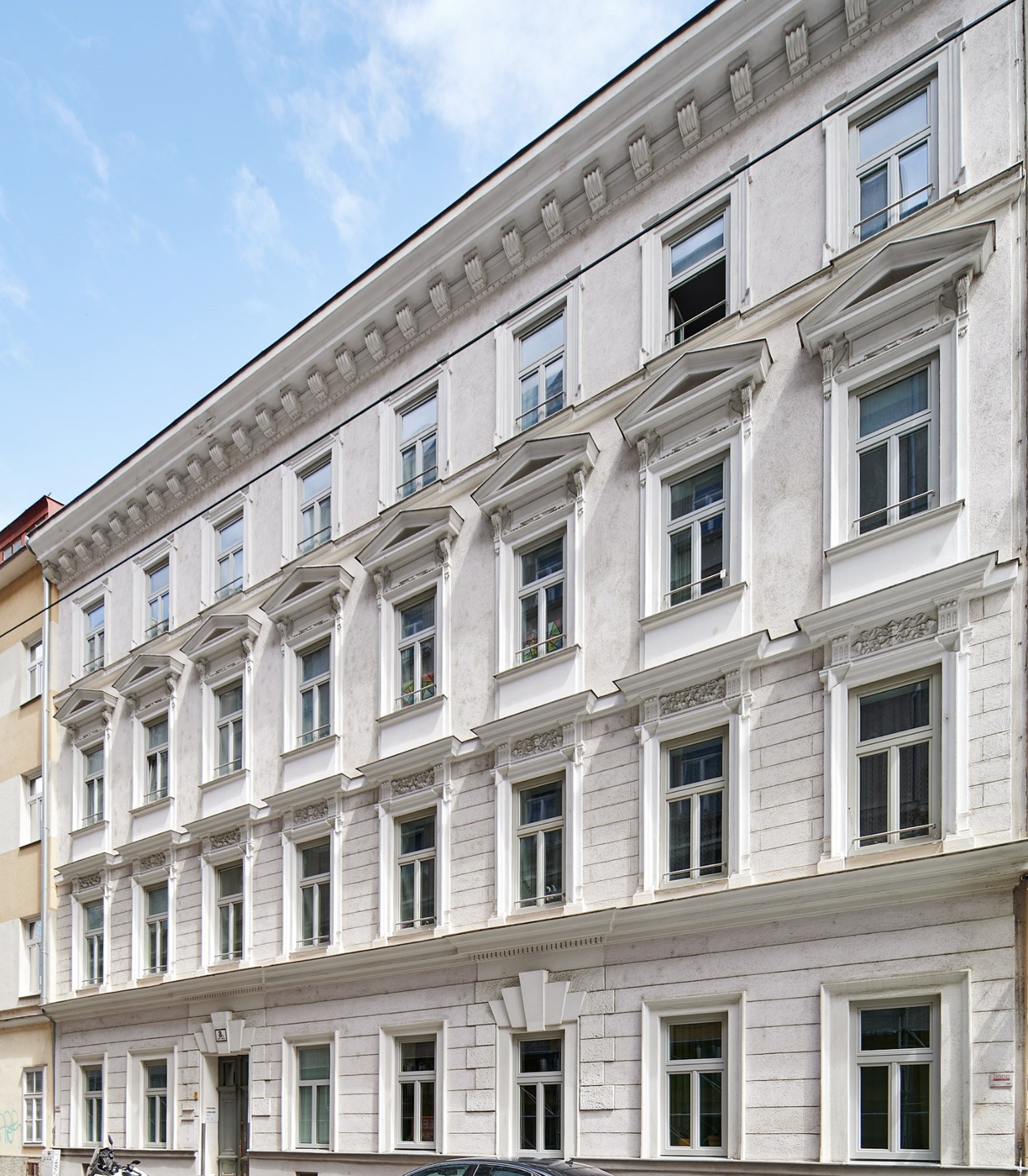 Historisches Wiener Zinshaus mit Charme – die Liegenschaft in der Hetzgasse 3A wird behutsam revitalisiert und künftig hochwertigen Wohnraum in zentraler Lage bieten.