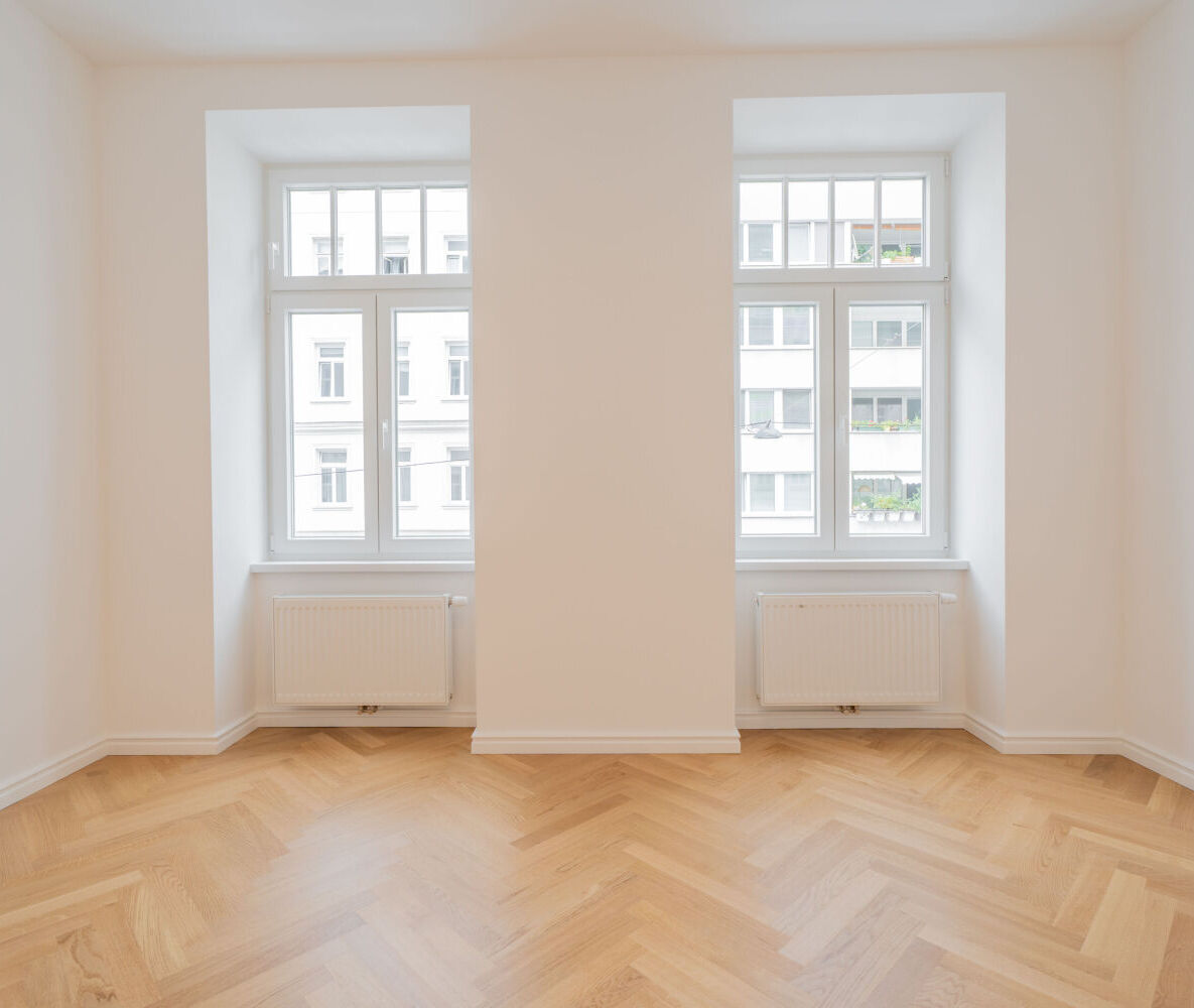 Charmanter Altbau in der Malfattigasse: 17 Eigentumswohnungen, teils generalsaniert, teils mit Potenzial zur individuellen Gestaltung. Das liebevoll sanierte Stiegenhaus verbindet historischen Charakter mit zeitgemäßem Wohnkomfort.