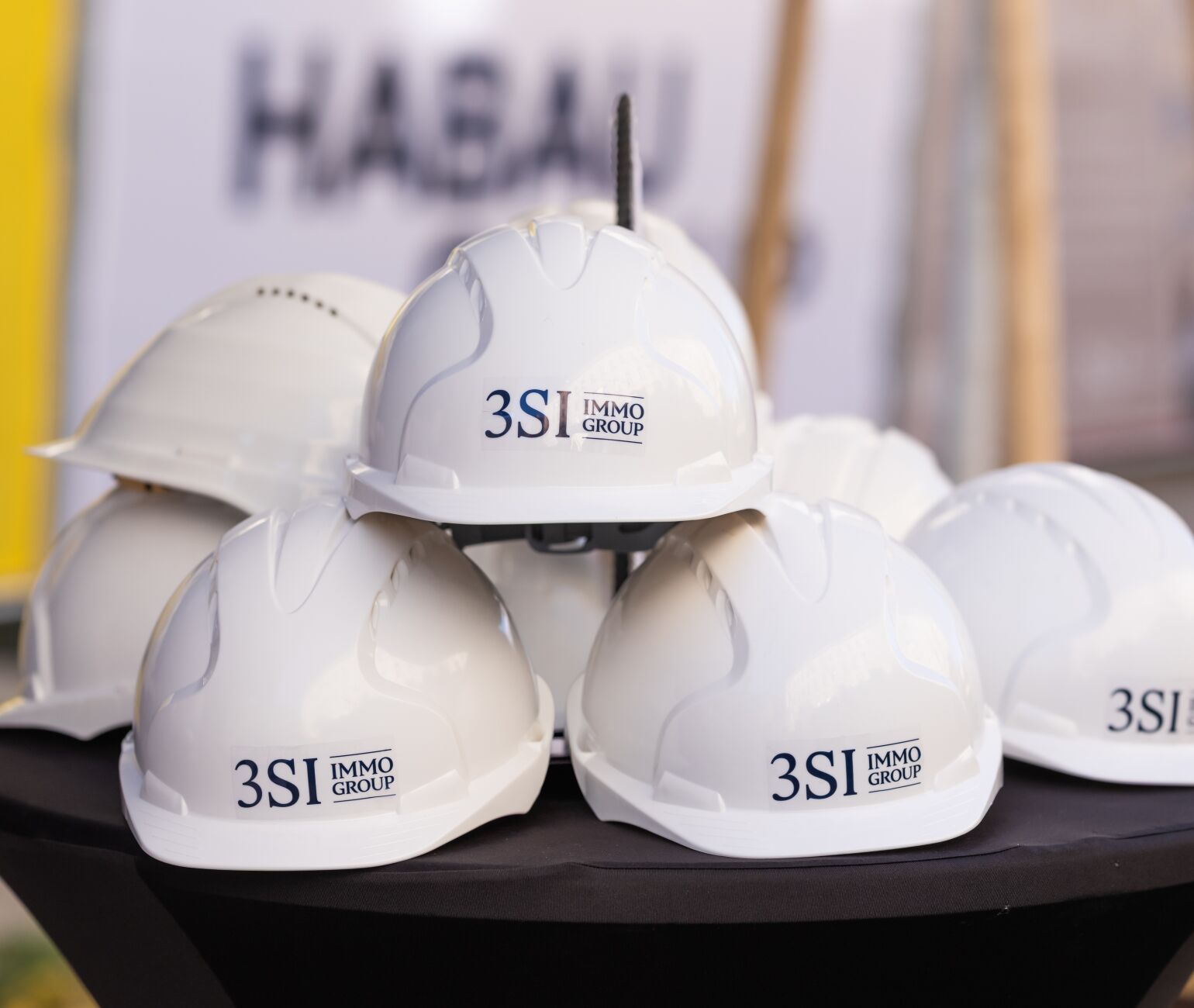 Symbolträchtiger Auftakt: Die 3SI Immogroup feiert gemeinsam mit ihren Partnern den Doppelspatenstich für zwei neue Projekte in Wien.