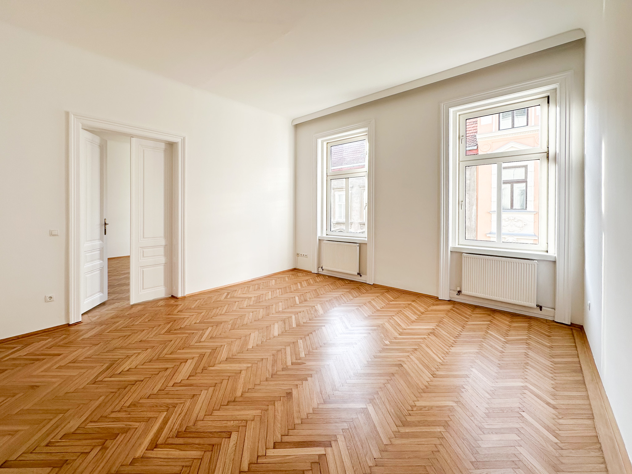 Attraktive Eigentumswohnungen, darunter charmante Dachgeschoßwohnungen mit Dachterrassen, sind ab 225.000,- EUR erhältlich.
