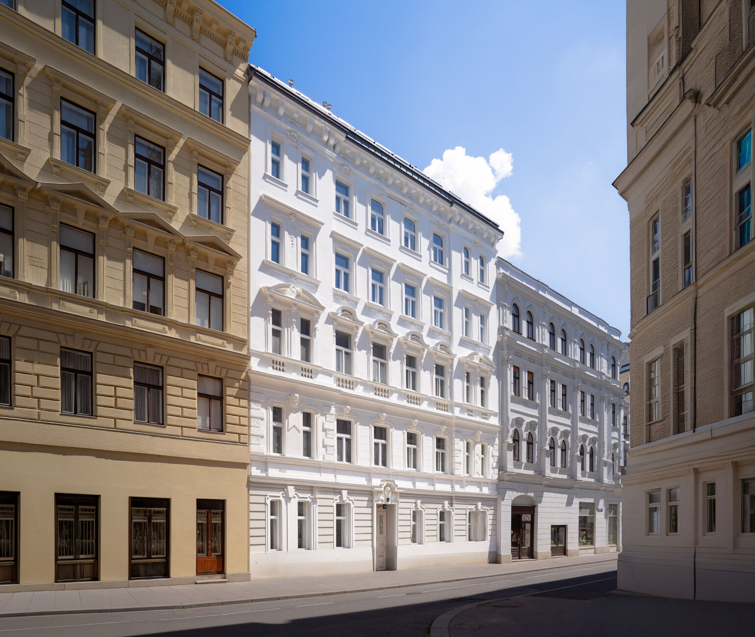 Le Petit Lion, Rotenlöwengasse 16: Wiener Gründerzeit trifft französische Eleganz: LE PETIT LION am Alsergrund wurde hochwertig revitalisiert und international ausgezeichnet. © 3SI Immogroup
