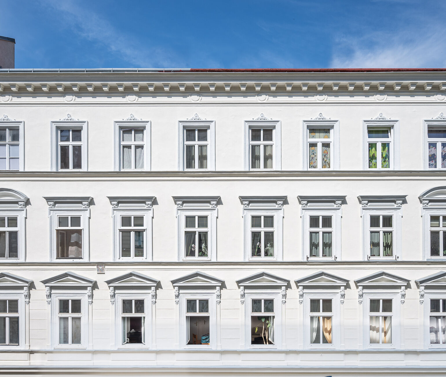 Paulusgasse 7: Der revitalisierte Wiener Altbau überzeugt durch zeitlose Eleganz und historische Architektur.
© 3SI Immogroup | MW-Architekturfotografie
