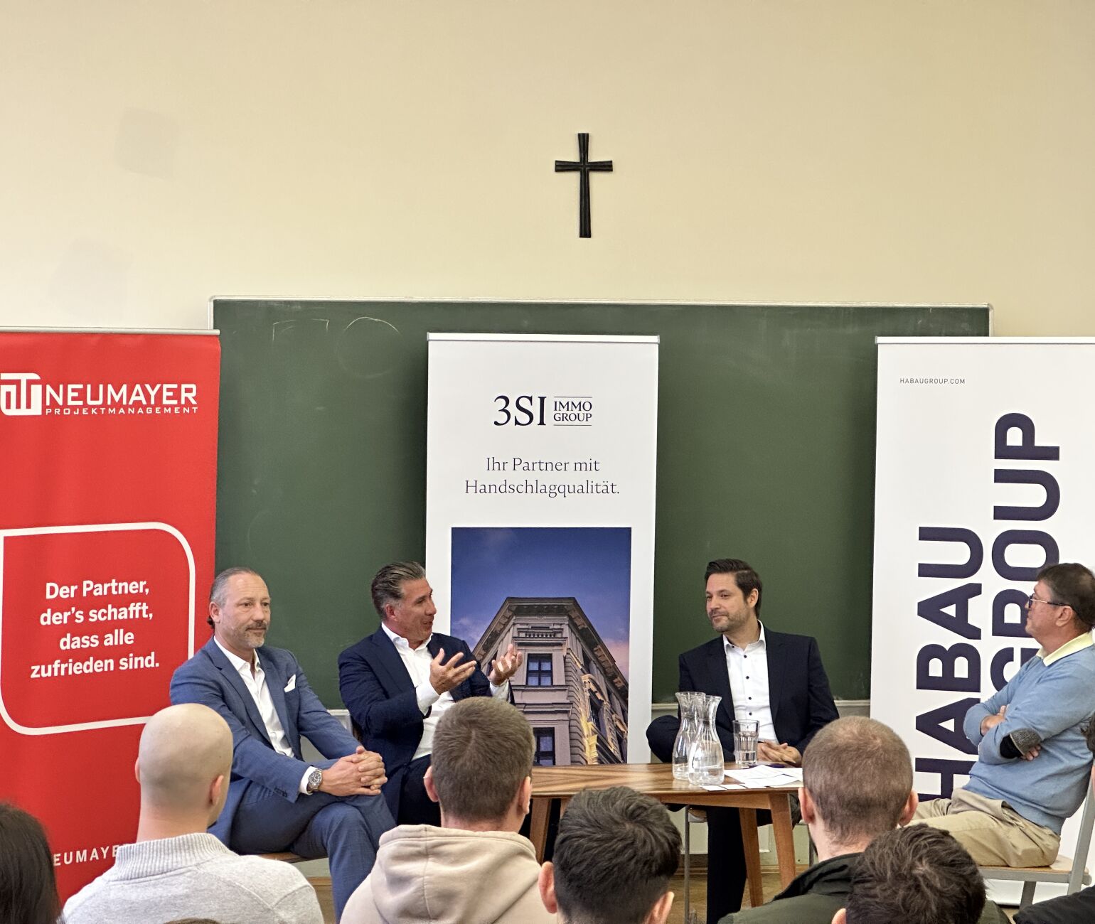 Ing. Markus Neumayer (Neumayer Projektmanagement), Ing. Michael Schmidt (3 SI) und Ing. Martin Jenewein (HABAU) ermöglichten Klassenfahrt nach Kopenhagen.