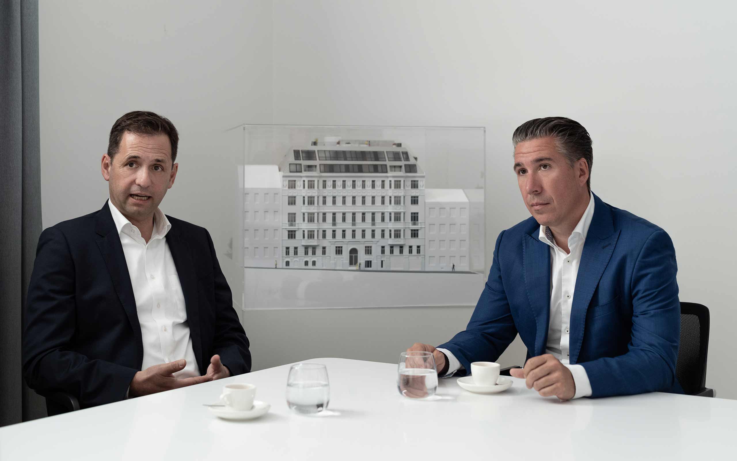 Im Interview diskutieren die Zinshausexperten Ing. Michael Schmidt und Markus Steinböck über die Entwicklung von Zinshäusern
