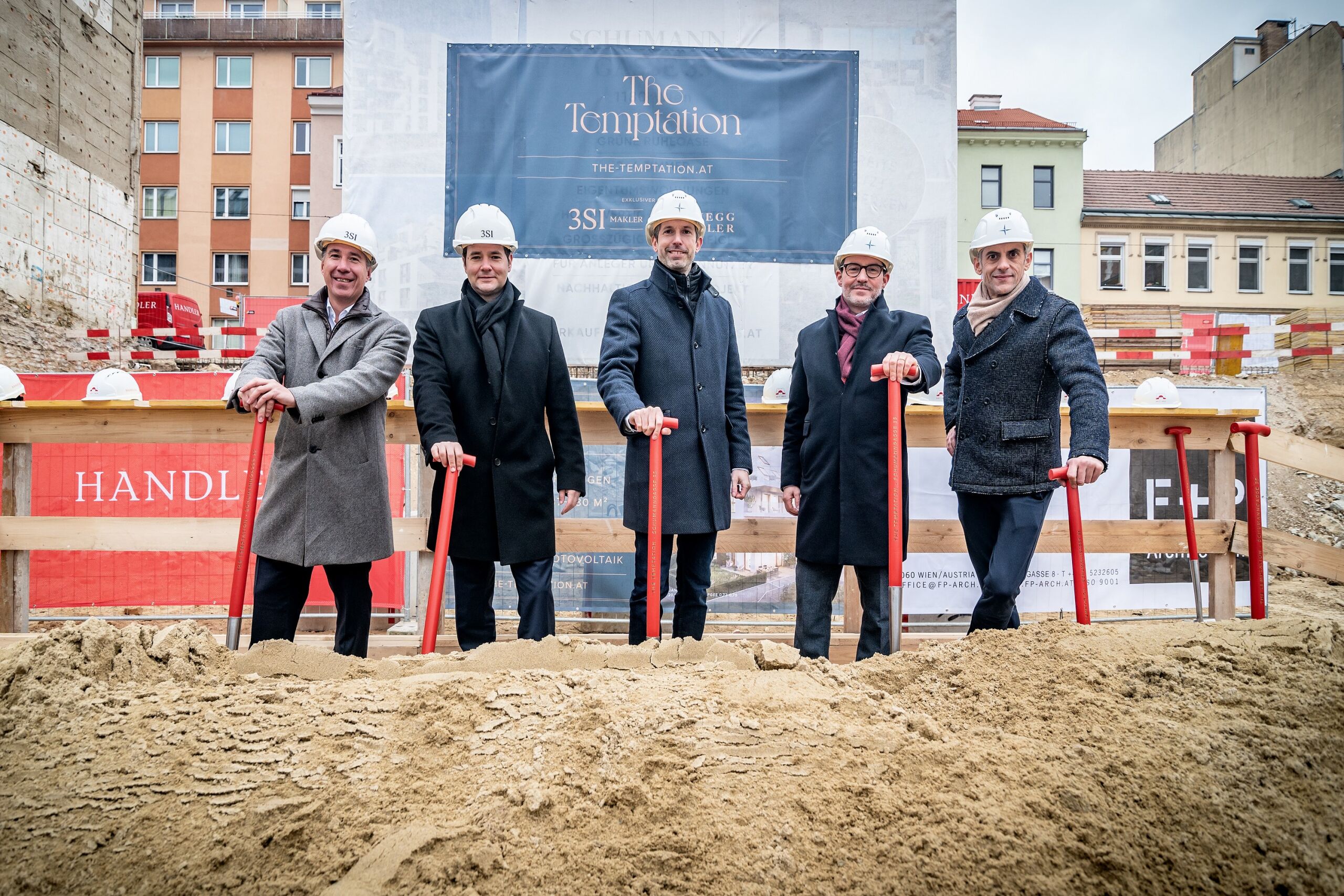 Michael Schmidt (3SI Immogroup), Gerhard Klein (3SI Makler), Christian Patronas (Winegg Makler), Clemens Dostal (WInegg Makler), Georg Lotter (Winegg Makler) – v.l.n.r.