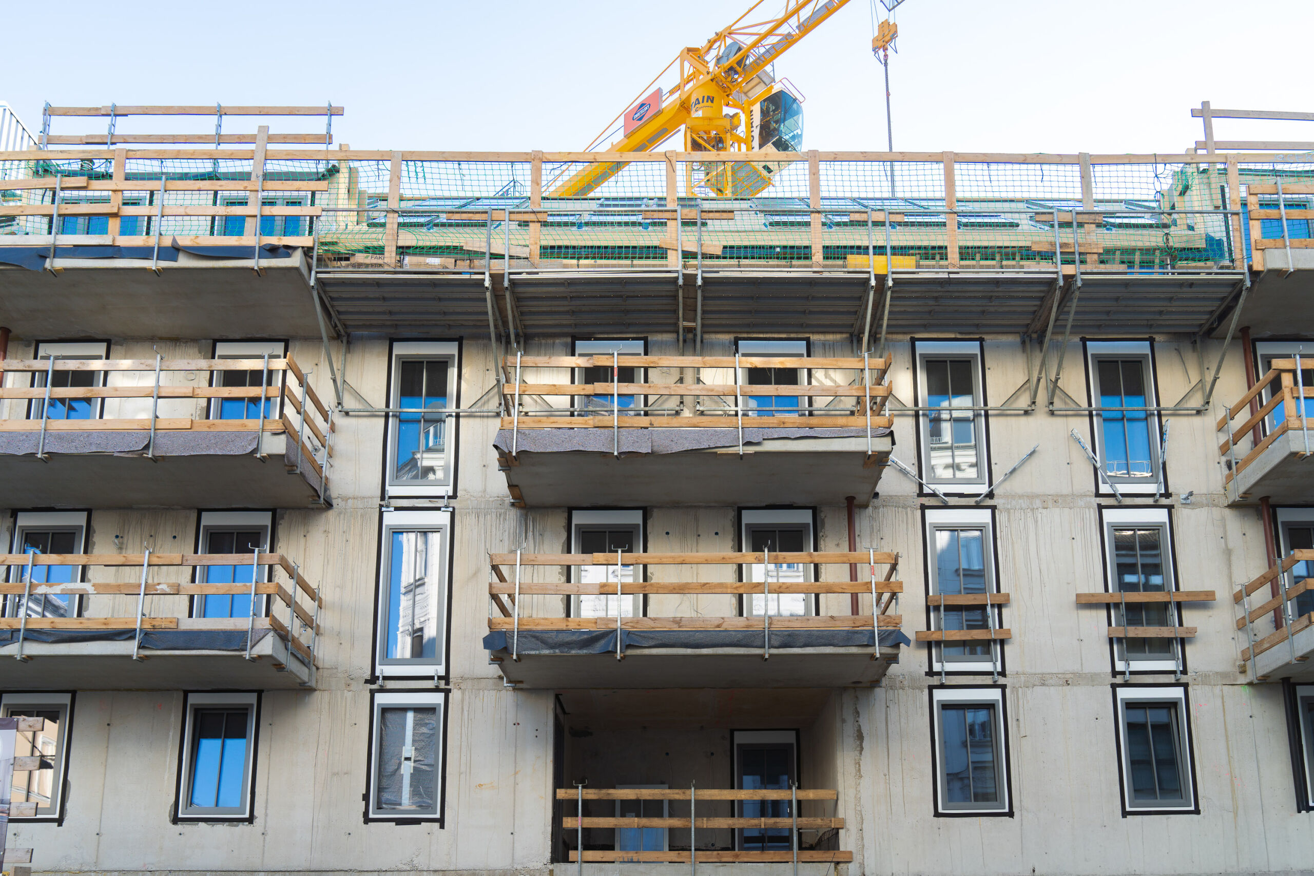 Nach rund neun Monaten Bautätigkeit wurde die Fertigstellung des Rohbaus gefeiert. 
