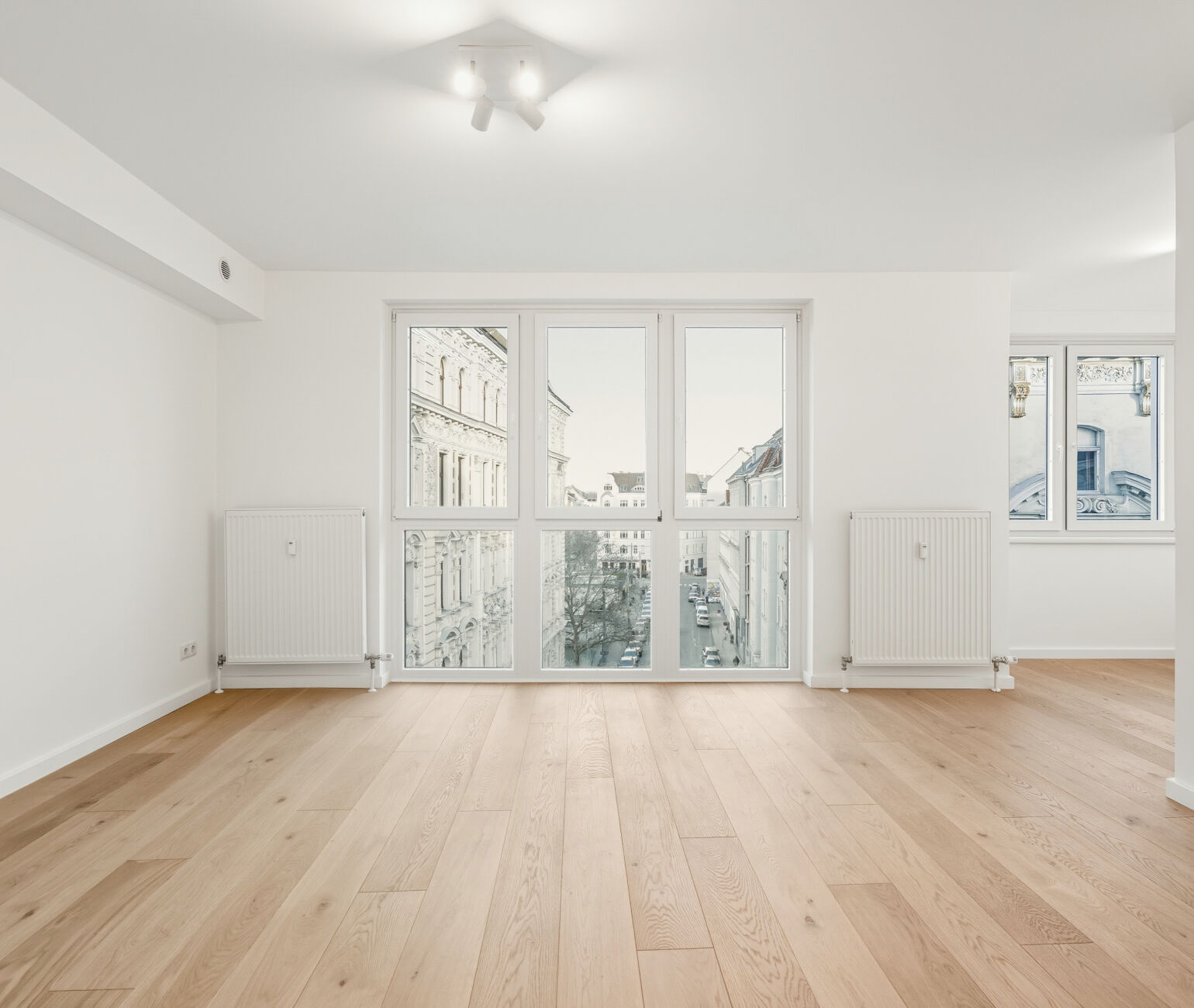 Lichtdurchflutete Wohnräume mit hochwertiger Ausstattung und klarer Formensprache schaffen zeitgemäßen Wohnkomfort im Herzen der Leopoldstadt.