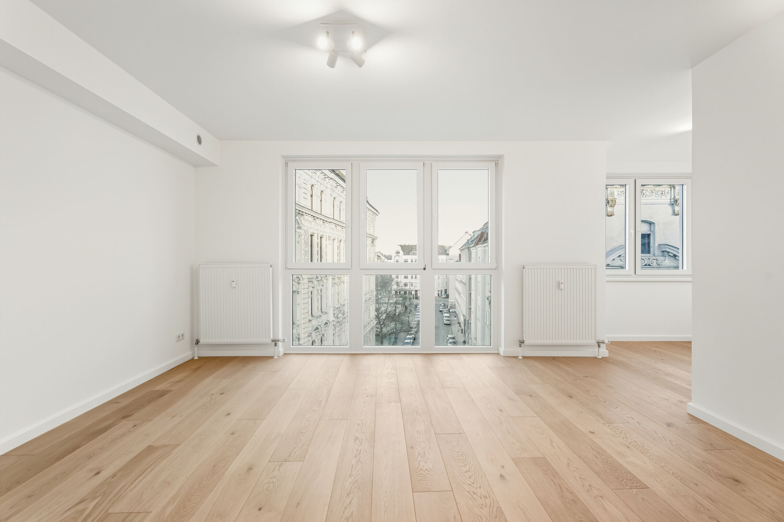 Lichtdurchflutete Wohnräume mit hochwertiger Ausstattung und klarer Formensprache schaffen zeitgemäßen Wohnkomfort im Herzen der Leopoldstadt.